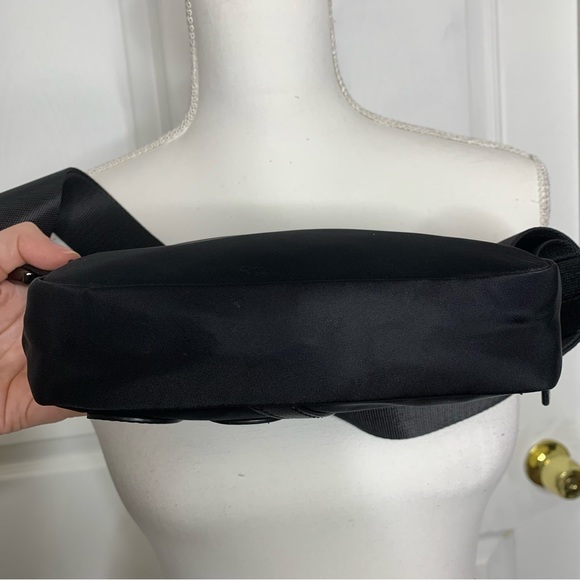 Lululemon Limited Edition Black Everywhere Belt Bag 1L Large Logo Sold Out - Picture 10 of 16
